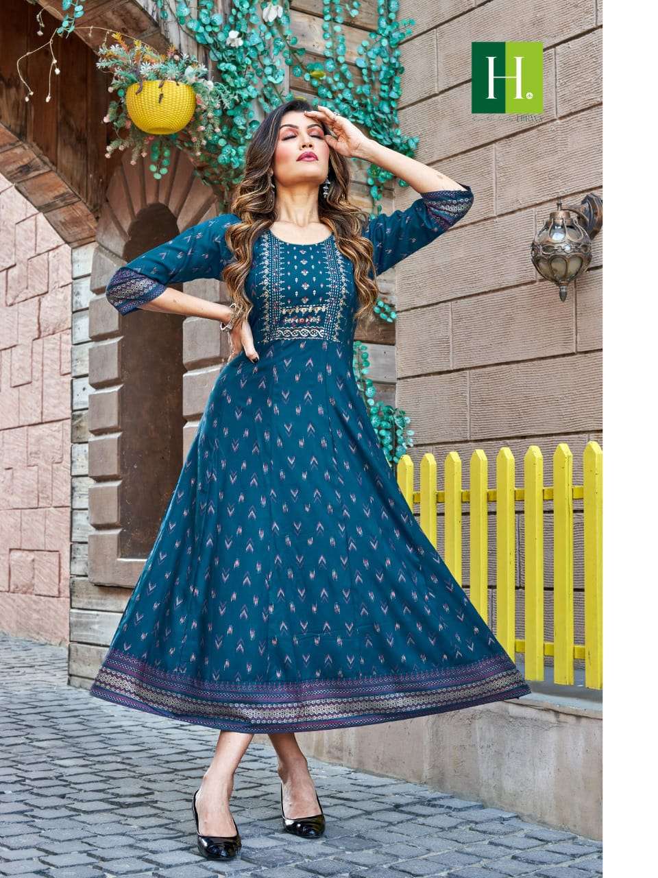 Fancy Designer Party Wear Stylish Anarkali Kurti With Pant And Dupatta Set,  Embroidery And Gota Work at Rs 800 in Jaipur